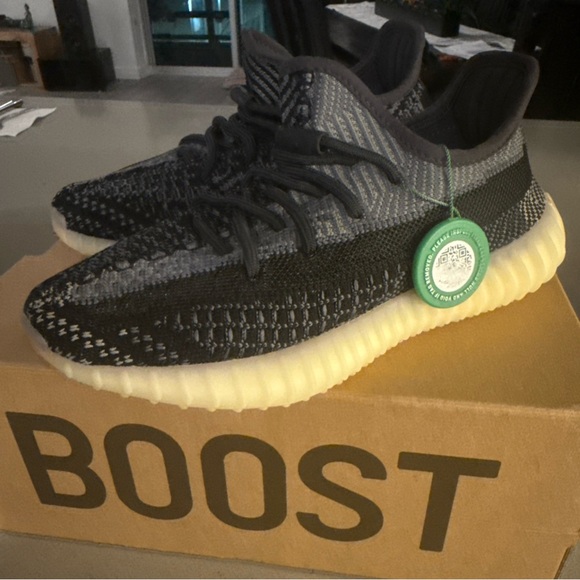 Adidas Yeezy Boost 350 V2 in Black and Cream - Picture 1 of 7